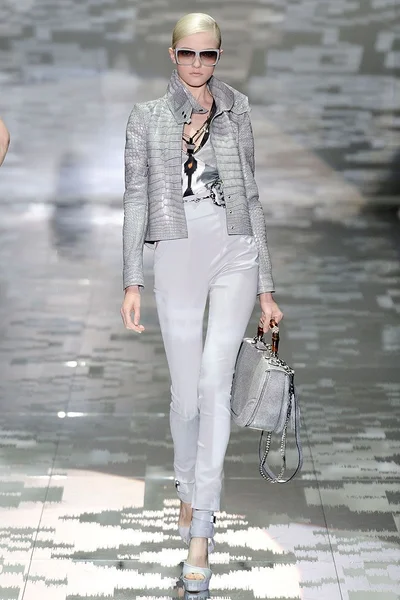 Look 19